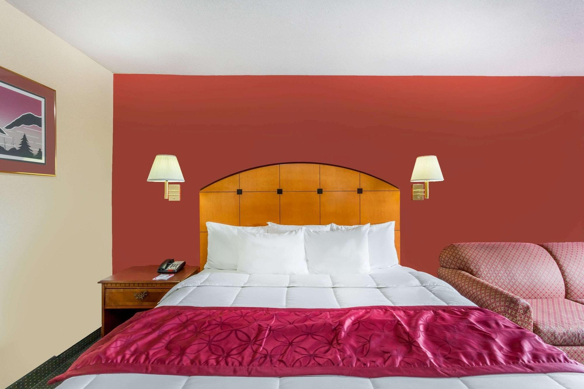 Hotel Ramada By Wyndham Roanoke Extérieur photo