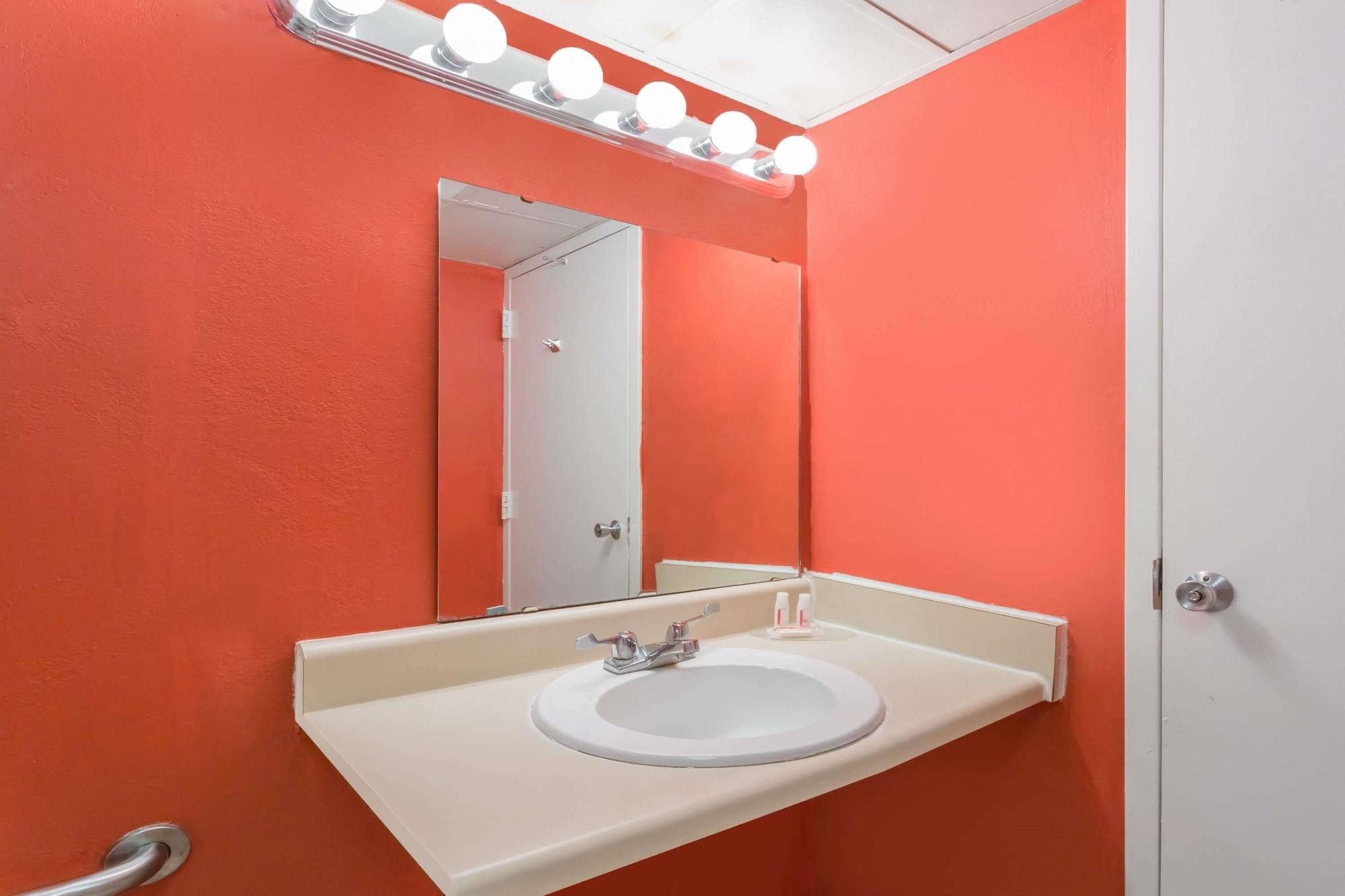 Hotel Ramada By Wyndham Roanoke Extérieur photo