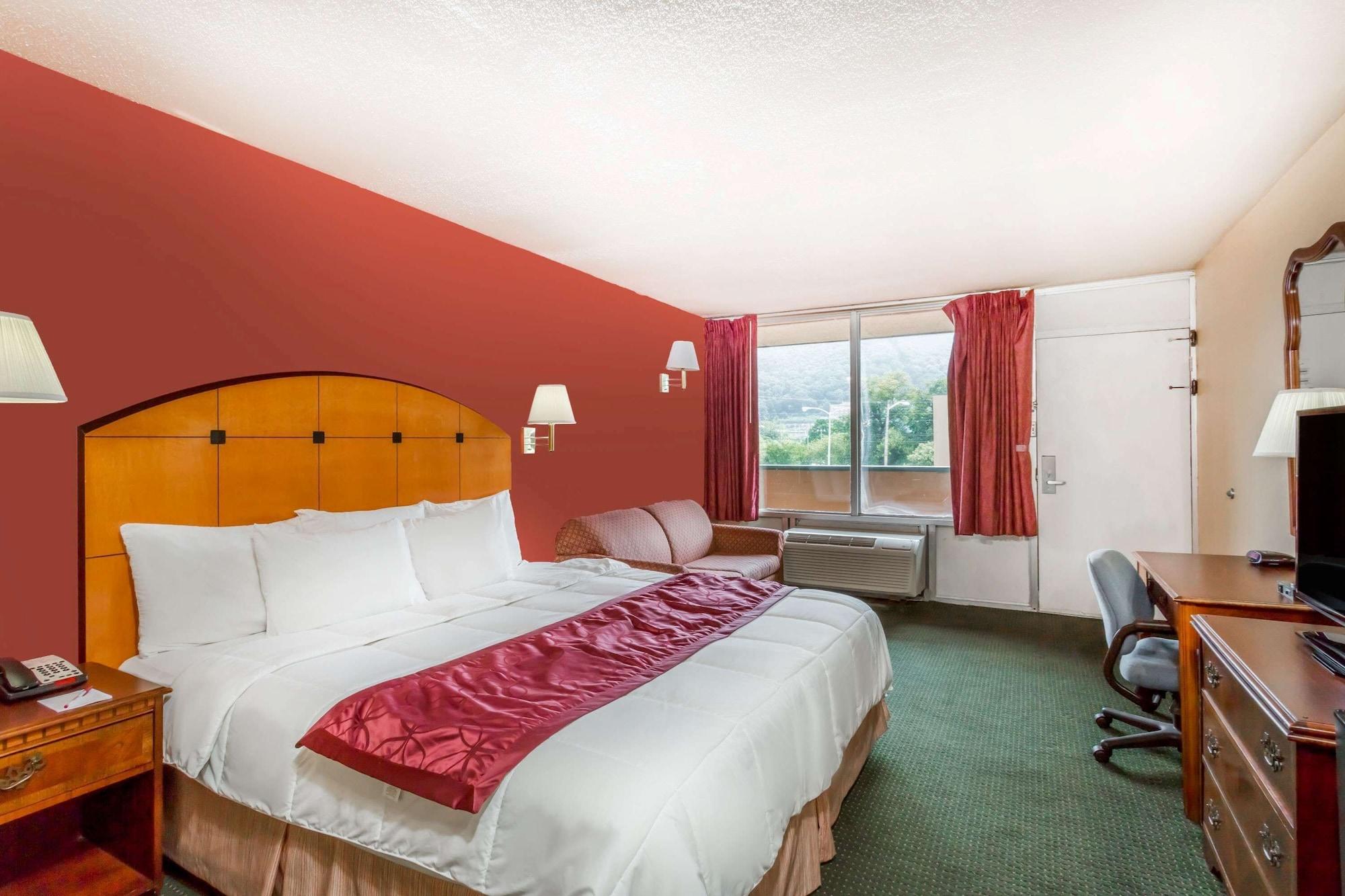 Hotel Ramada By Wyndham Roanoke Extérieur photo