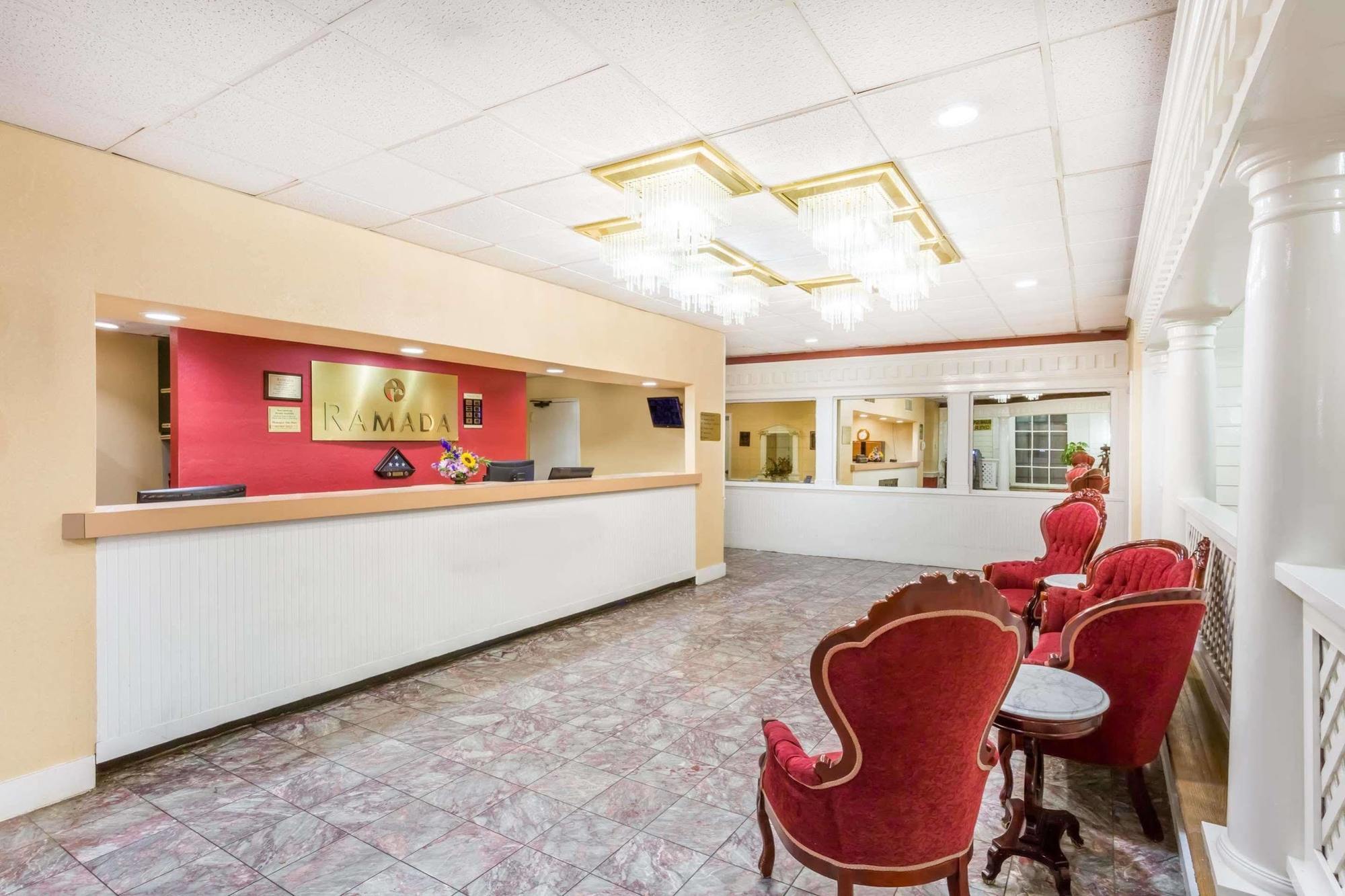 Hotel Ramada By Wyndham Roanoke Extérieur photo